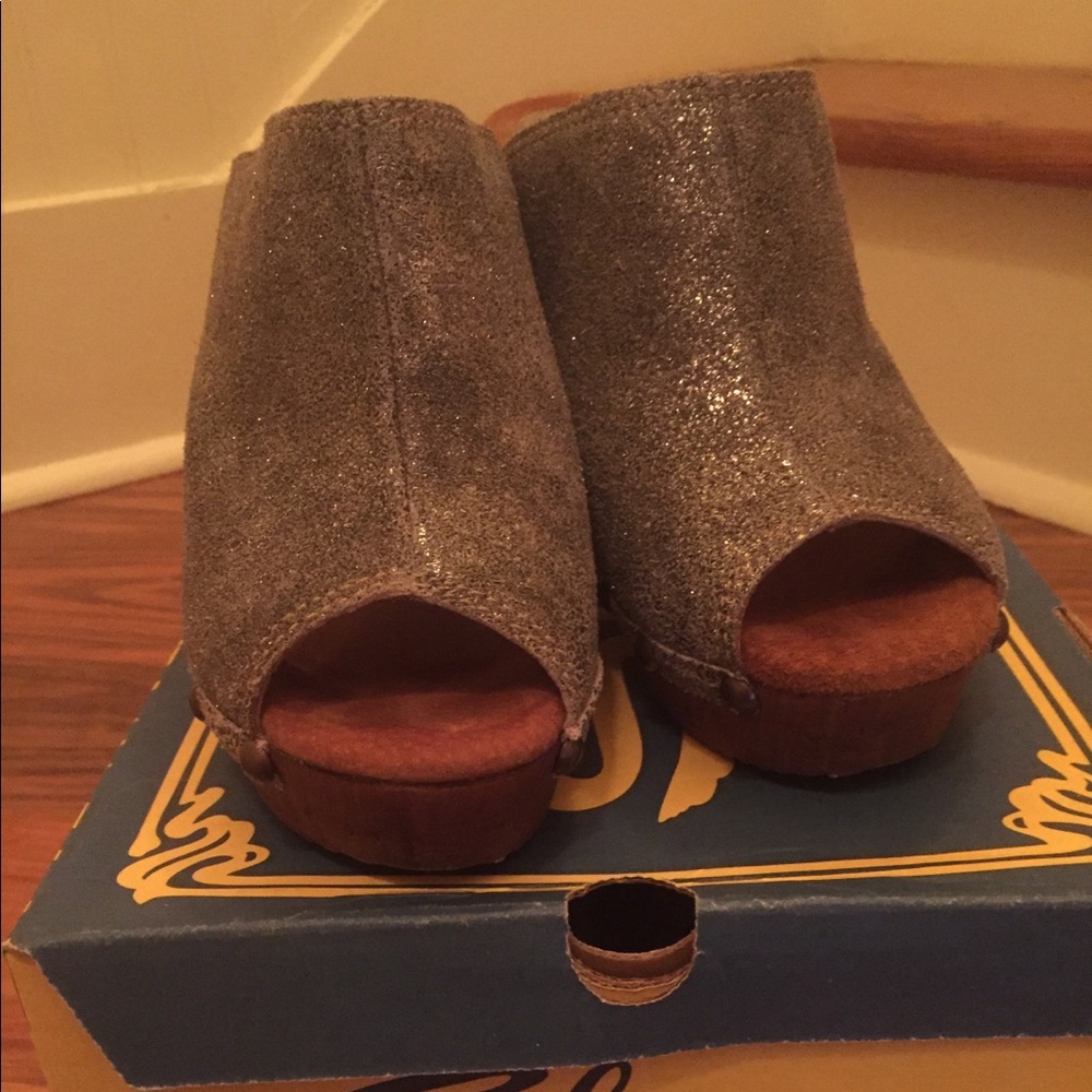 Sbicca Pewter Robyn Wedges